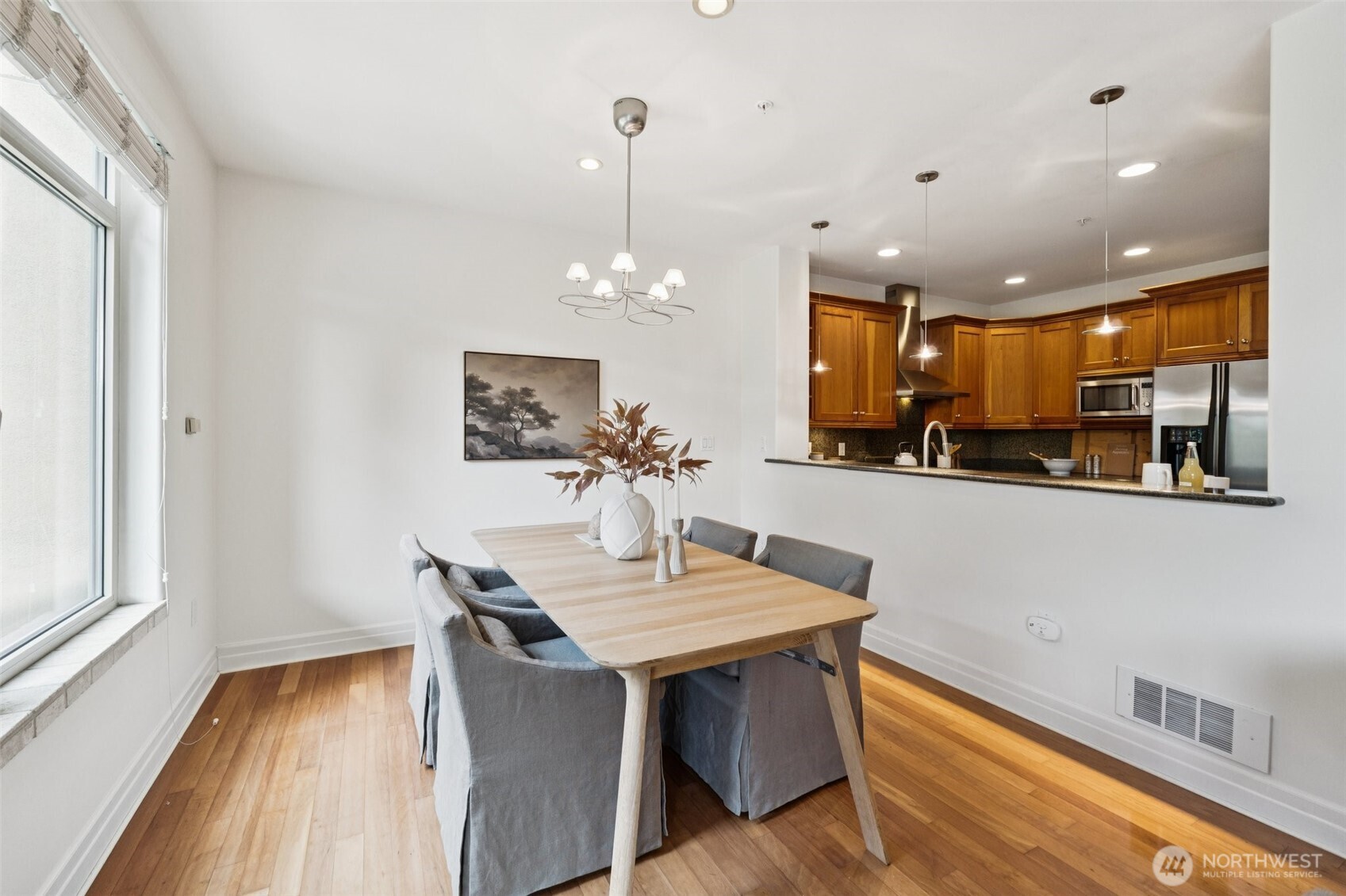 2551 W Thorndyke 203