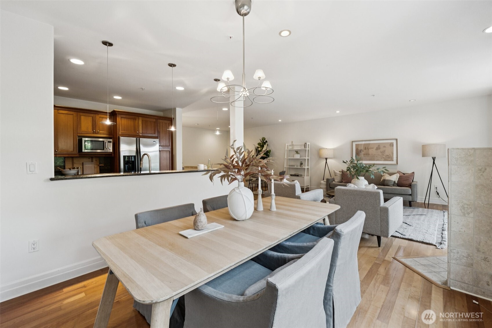 2551 W Thorndyke 203