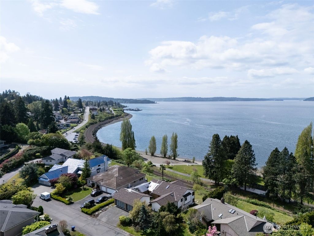 Photo of 92 Tatoosh Place, Steilacoom, WA 98388 (MLS # 2515512)