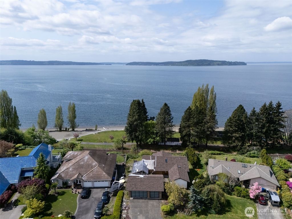 Photo of 92 Tatoosh Place, Steilacoom, WA 98388 (MLS # 2515512)