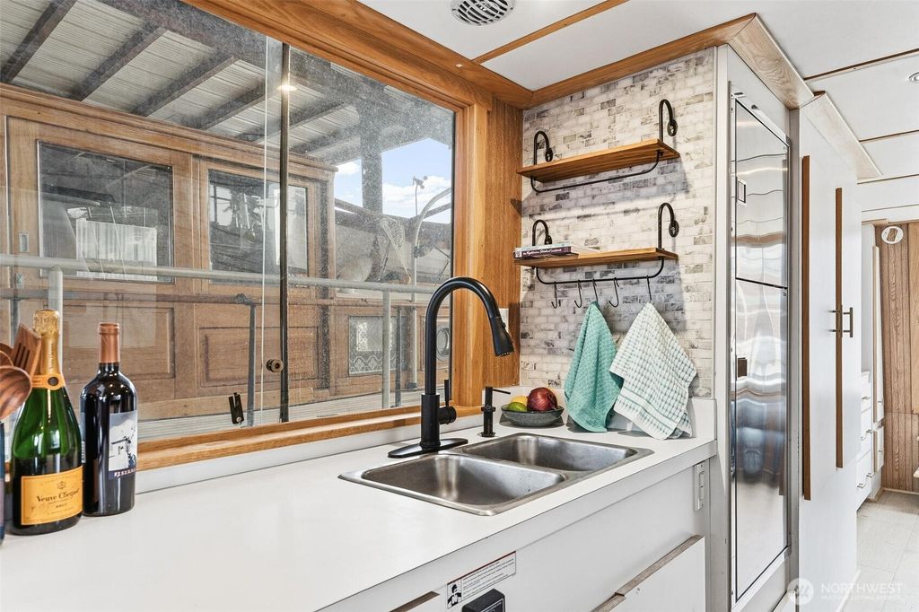 Photo of 2401 N Northlake Way, Seattle, WA 98103 (MLS # 2436655)