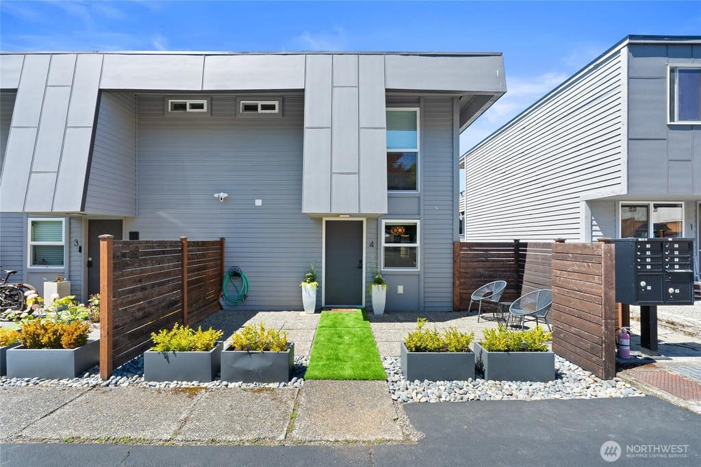 Photo of 10112 NE 68th Street NE #4, Kirkland, WA 98033 (MLS # 2567080)