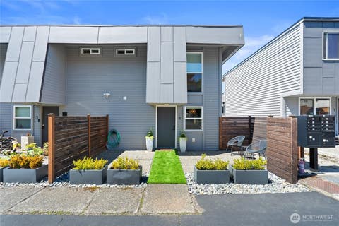 Photo of 10112 NE 68th Street NE #4, Kirkland, WA 98033 (MLS # 2567080)
