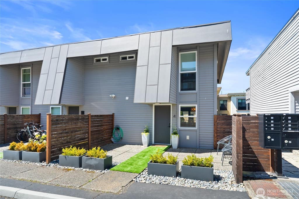 Photo of 10112 NE 68th Street NE #4, Kirkland, WA 98033 (MLS # 2567080)