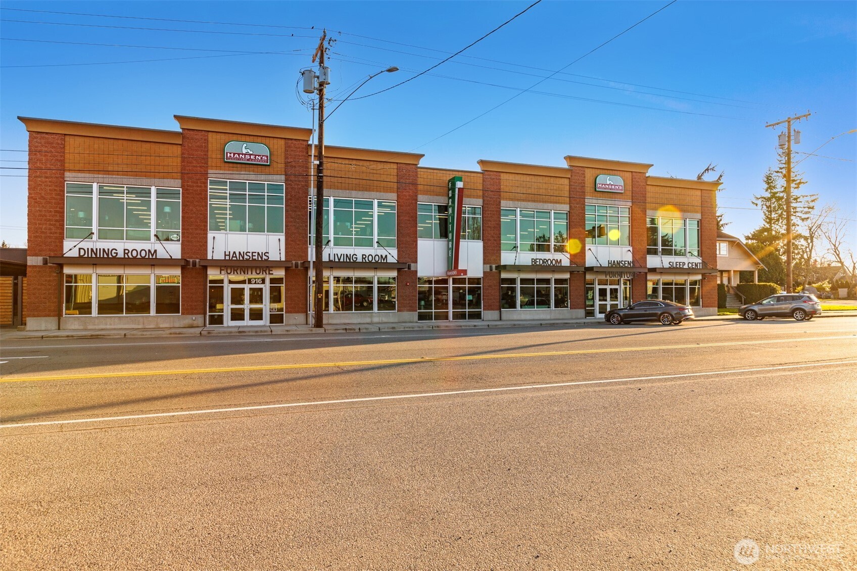 916 W Division