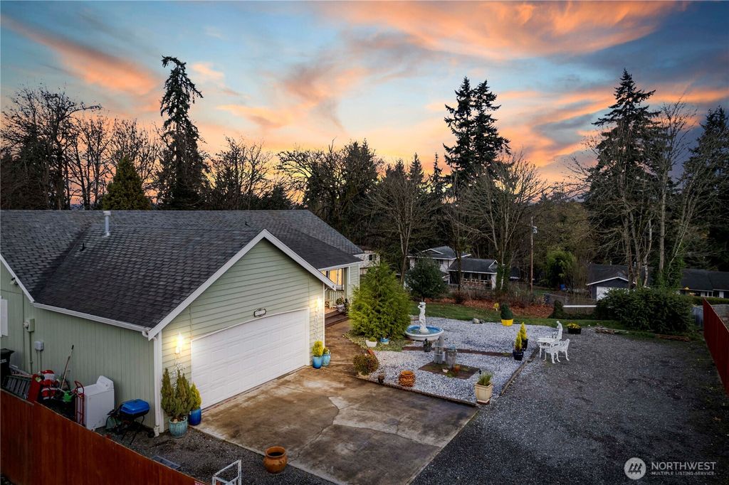 Photo of 9923 74th Avenue E, Puyallup, WA 98373 (MLS # 2457299)