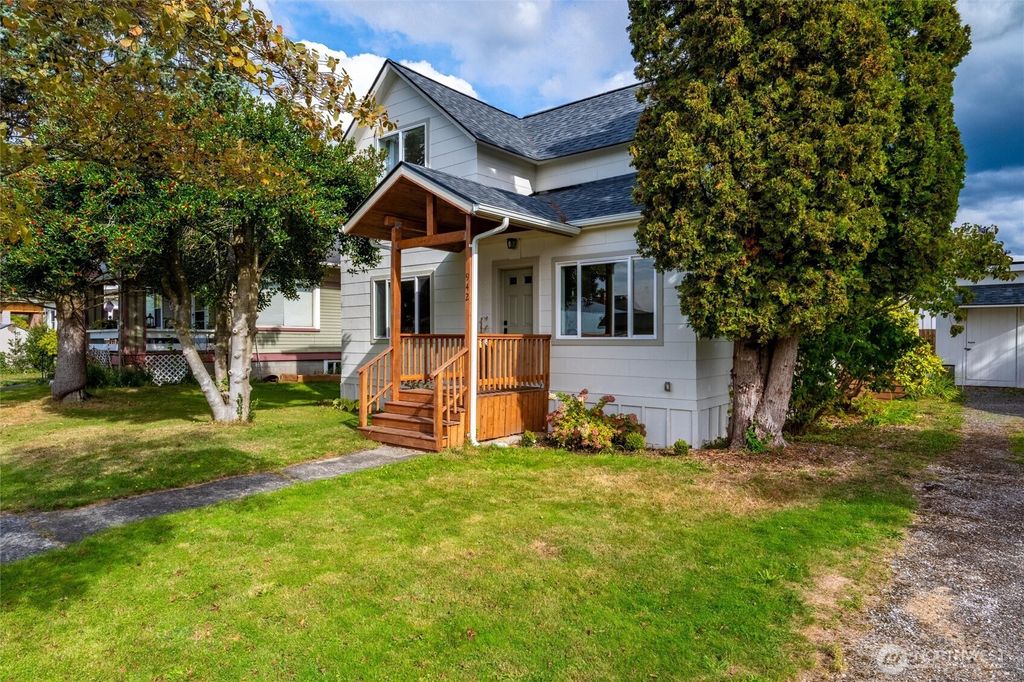 Photo of 942 3rd Street, Blaine, WA 98230 (MLS # 2421341)