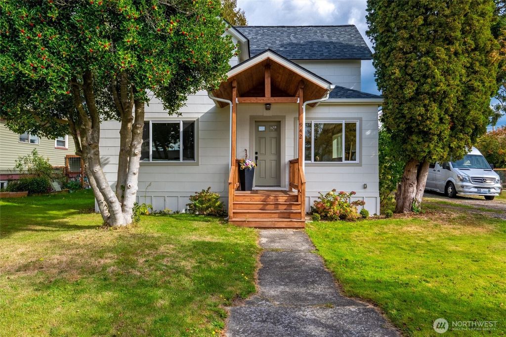 Photo of 942 3rd Street, Blaine, WA 98230 (MLS # 2421341)
