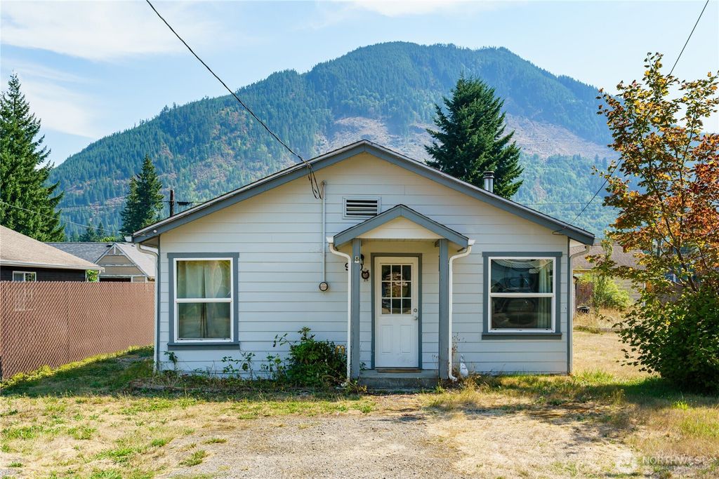 Photo of 910 Sauk Avenue, Darrington, WA 98241 (MLS # 2425455)