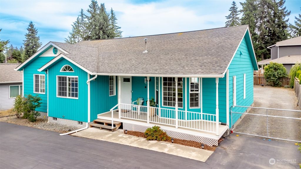 Photo of 2401 NE 27th Street, Renton, WA 98056 (MLS # 2134809)