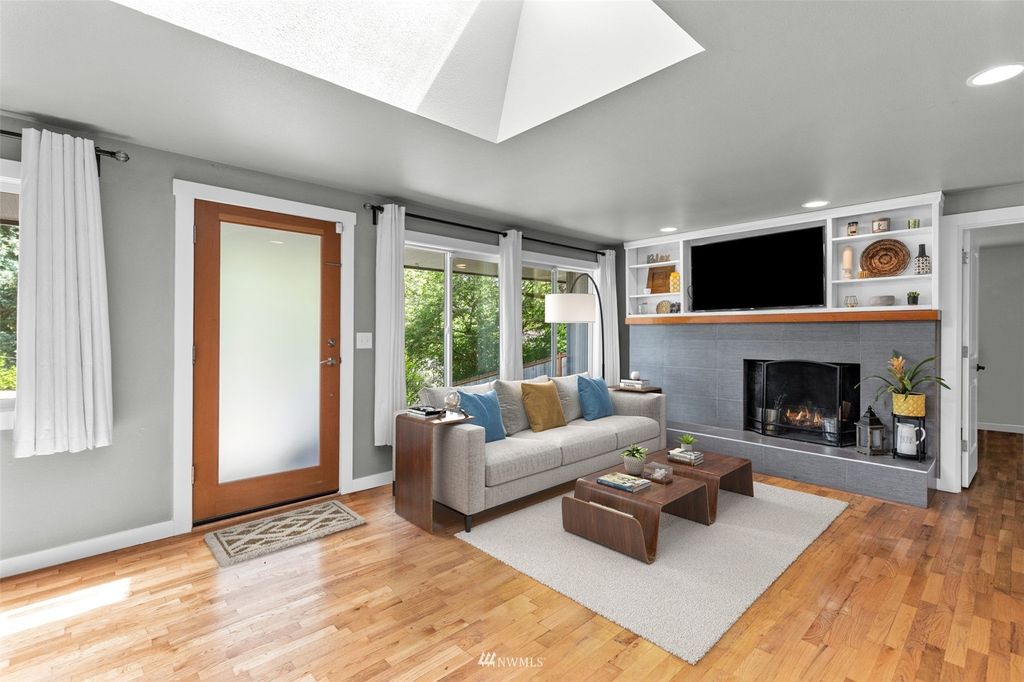 Photo of 317 NE 178th Street, Shoreline, WA 98155 (MLS # 1963654)