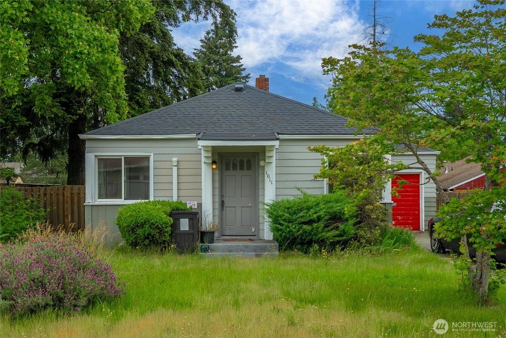 Photo of 1011 117th Street S, Tacoma, WA 98444 (MLS # 2533907)