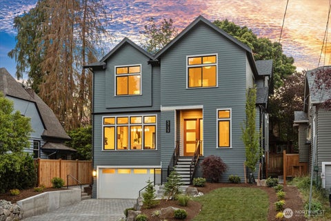 Photo of 5739 25th Avenue NE, Seattle, WA 98105 (MLS # 2590052)