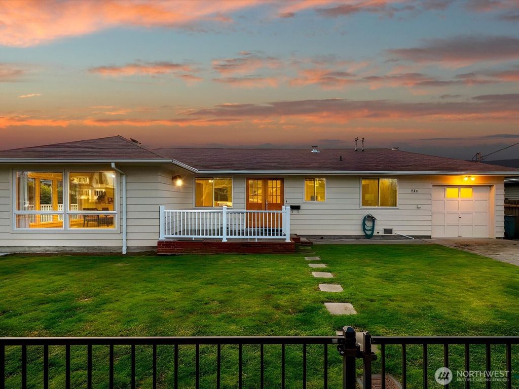 Photo of 216 Caspers Street, Edmonds, WA 98020 (MLS # 2500767)