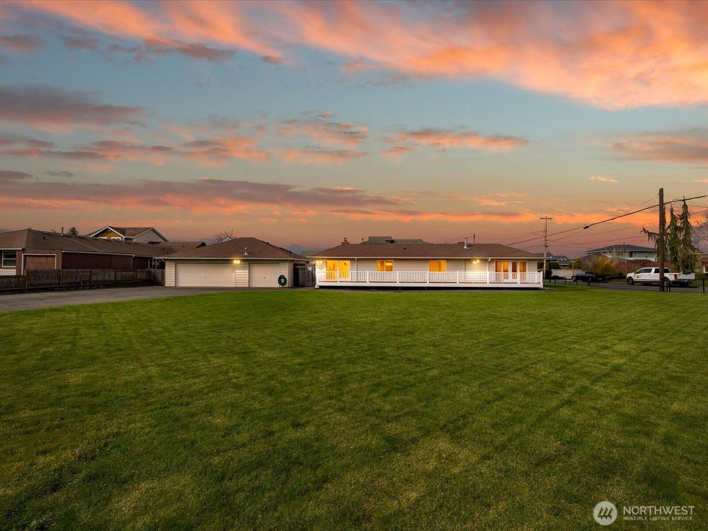 Photo of 216 Caspers Street, Edmonds, WA 98020 (MLS # 2500767)