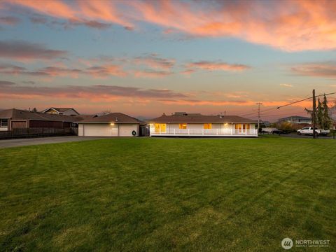 Photo of 216 Caspers Street, Edmonds, WA 98020 (MLS # 2500767)