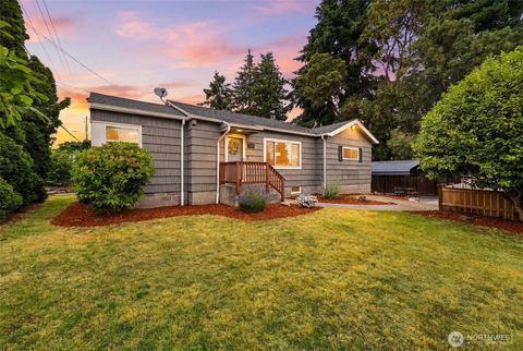 Photo of 316 SW 124th Street, Seattle, WA 98146 (MLS # 2548454)