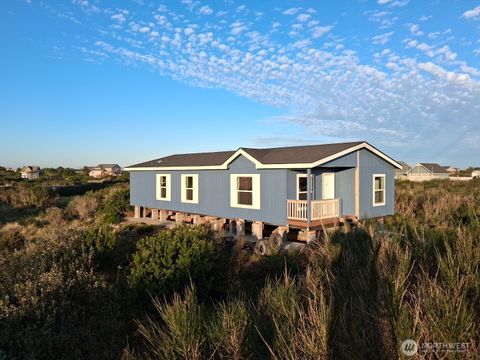 444 W Wind Street NW Ocean Shores WA 98569