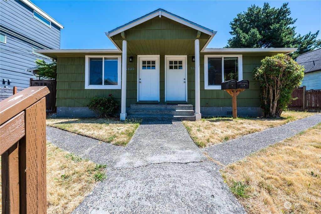 Photo of 5626 Brooklyn Avenue NE, Seattle, WA 98105 (MLS # 2265100)