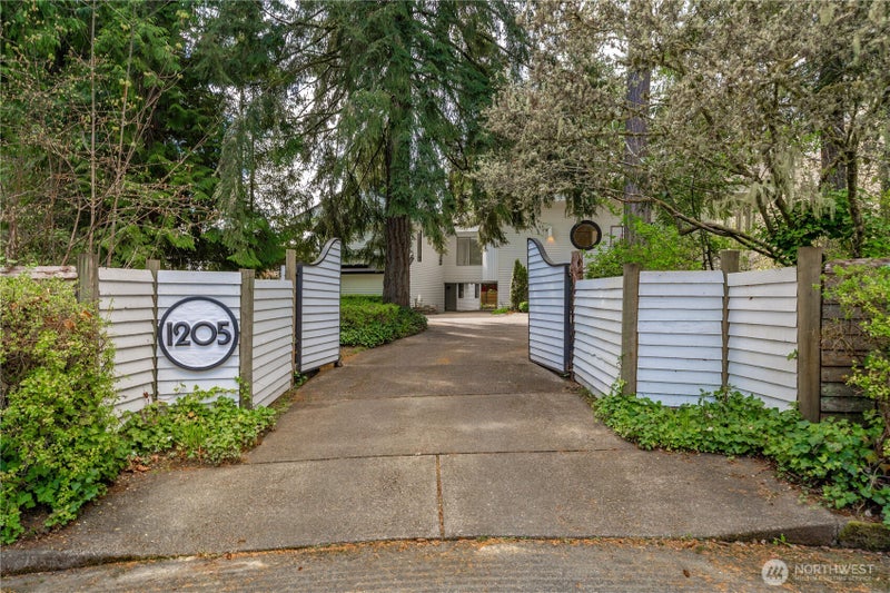 1205 11th Court SW