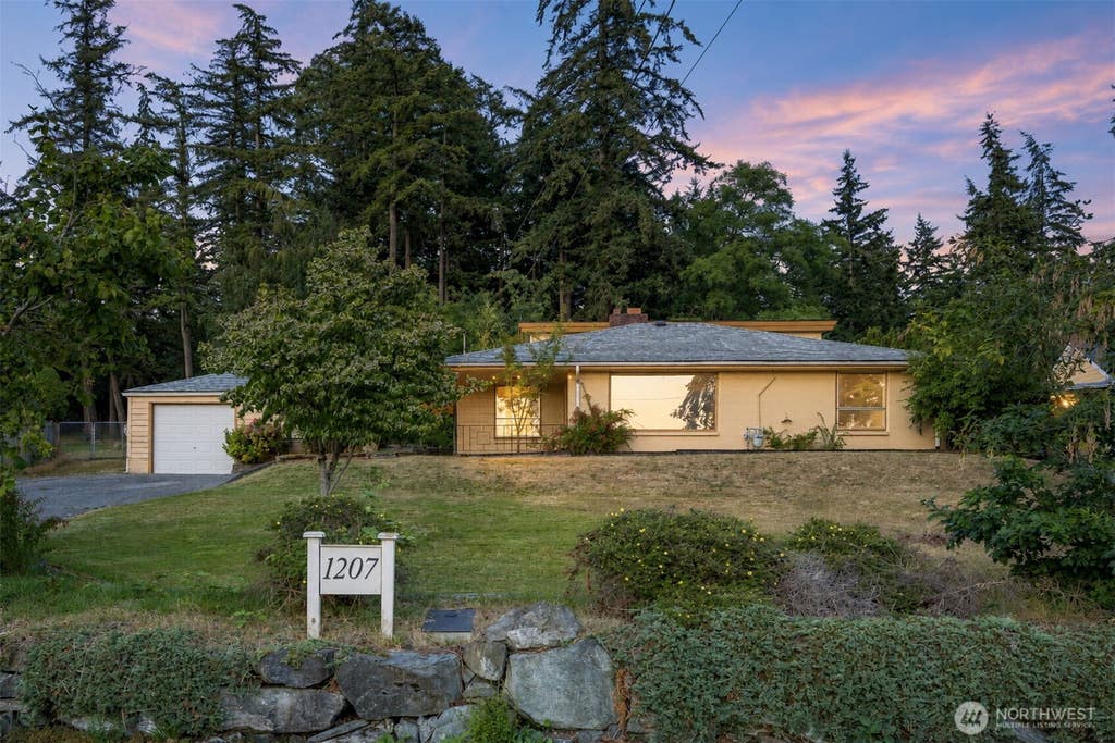 Photo of 1207 32nd Street, Bellingham, WA 98225 (MLS # 2570768)