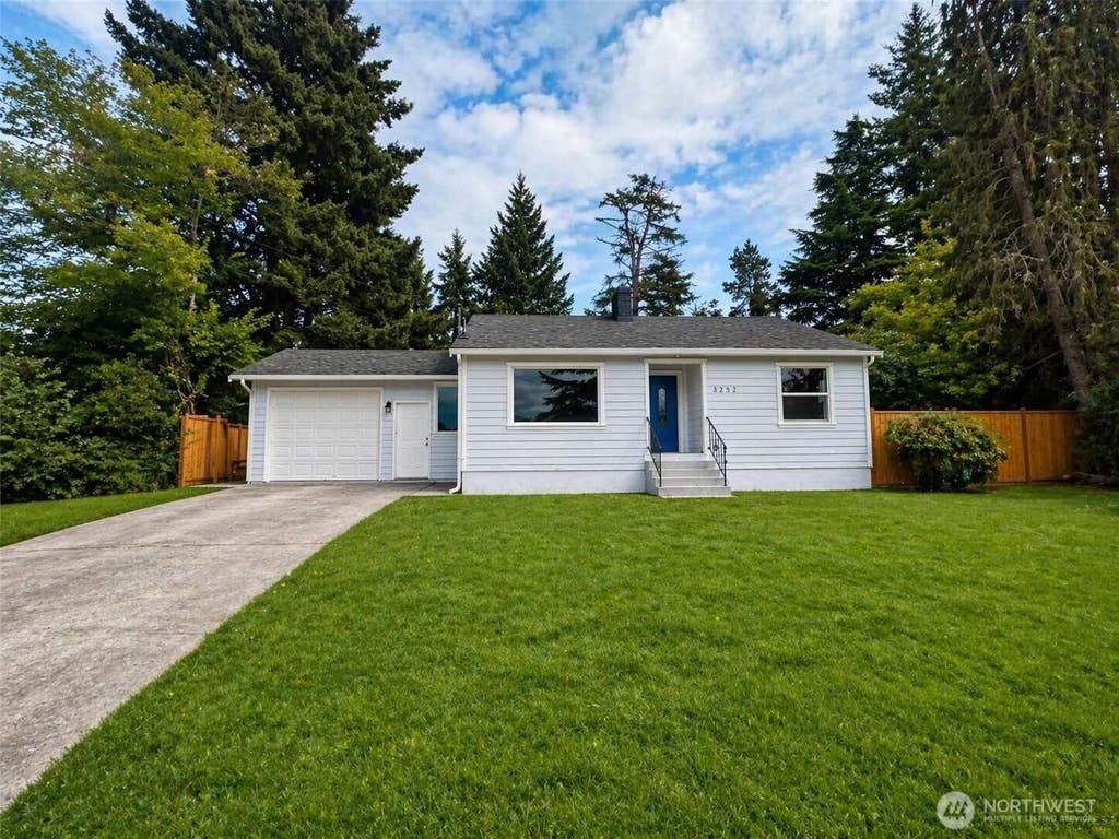 Photo of 3252 Herren Avenue Ave, Bremerton, WA 98310 (MLS # 2534049)