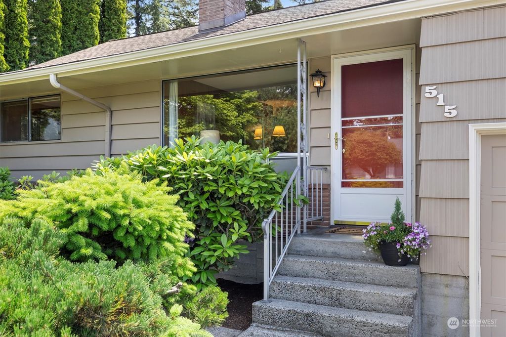 Photo of 515 NE 123rd Street, Seattle, WA 98125 (MLS # 2245588)