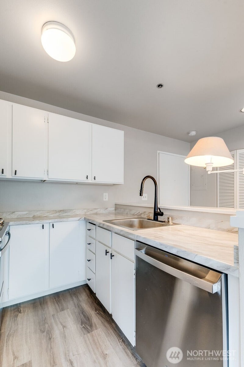 3429 Burke Avenue N 23