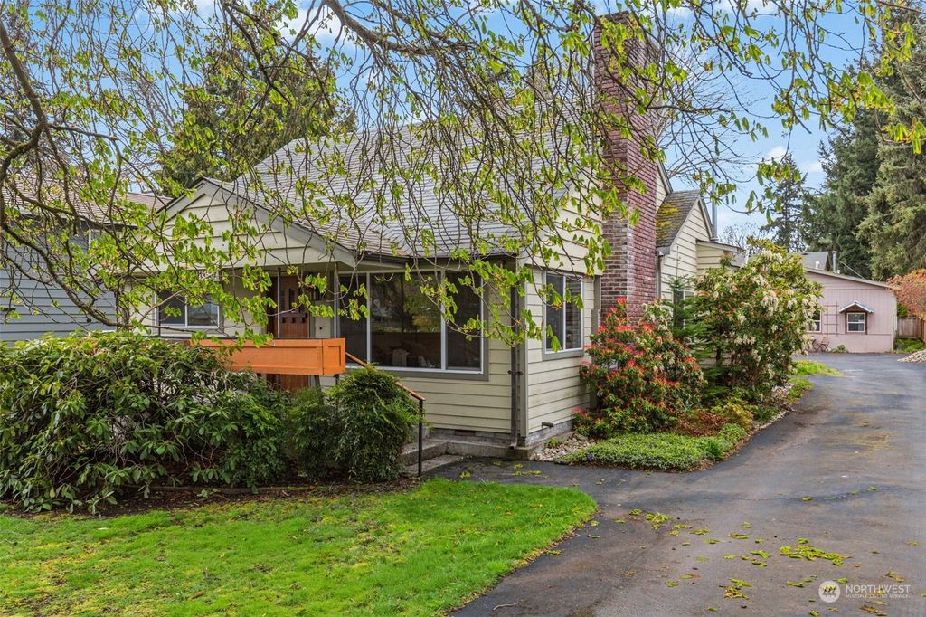 Photo of 13337 20th Avenue NE, Seattle, WA 98125 (MLS # 2054303)