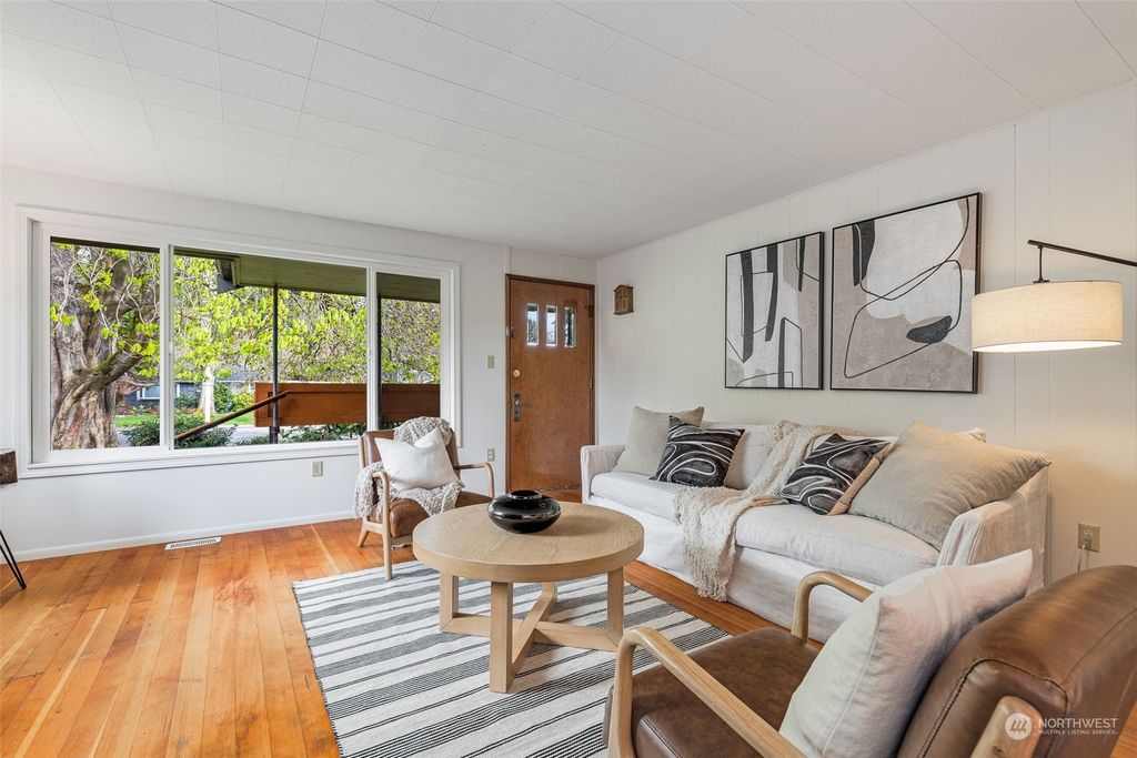 Photo of 13337 20th Avenue NE, Seattle, WA 98125 (MLS # 2054303)