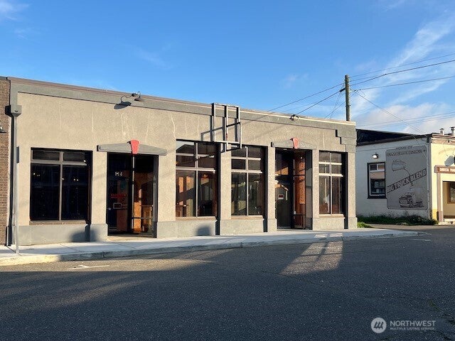 112 Cherry Street NE