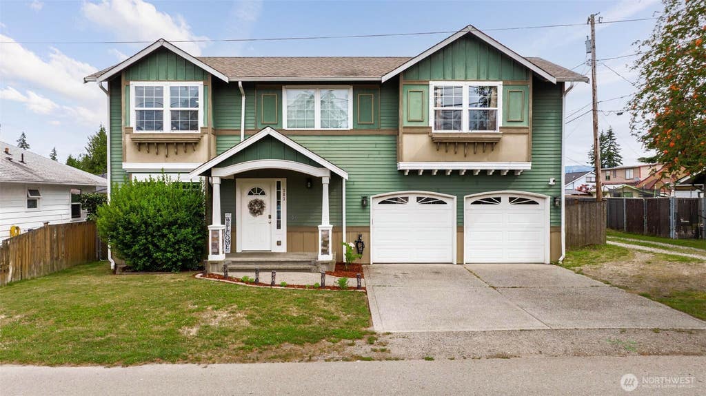 Photo of 303 E Highland Drive, Arlington, WA 98223 (MLS # 2554583)