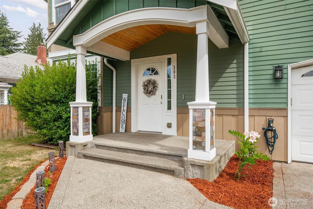 Photo of 303 E Highland Drive, Arlington, WA 98223 (MLS # 2554583)
