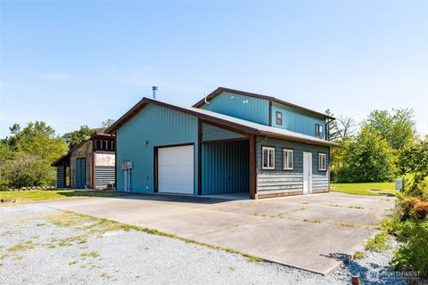 Photo of 23319 Pringle Street, Mount Vernon, WA 98273 (MLS # 2351479)