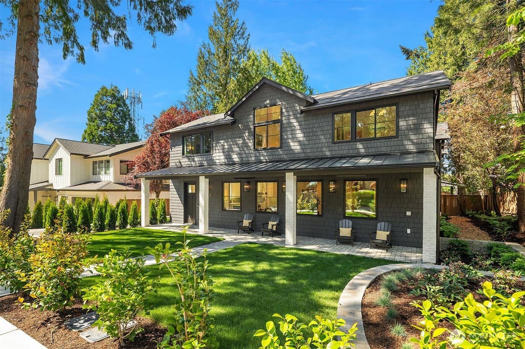 Photo of 12416 NE 72nd Street, Kirkland, WA 98033 (MLS # 2522097)