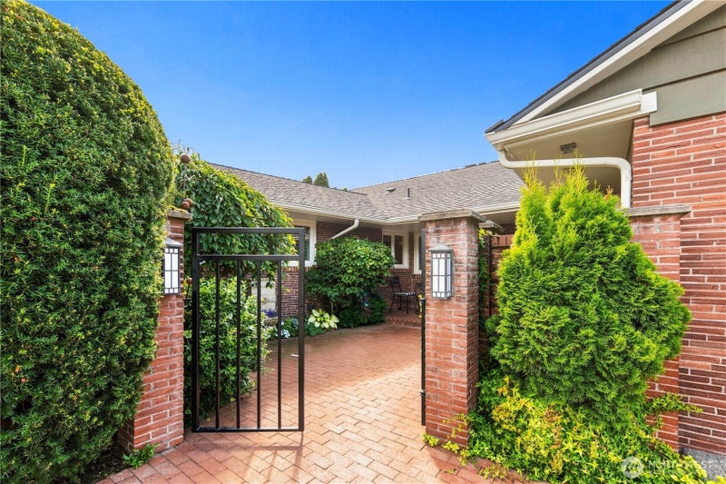 954 S Locust Lane