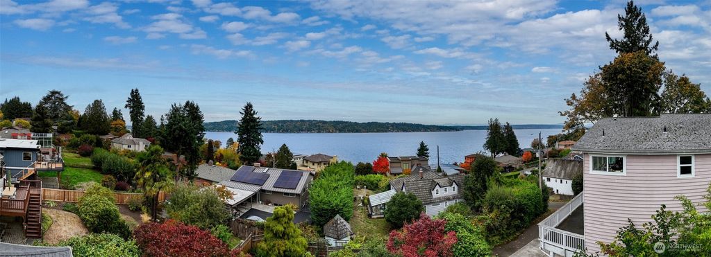 Photo of 10606 Durland Avenue NE, Seattle, WA 98125 (MLS # 2446551)