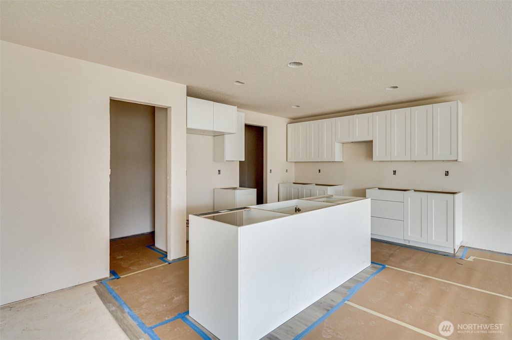 Photo of 2002 Henderson Way, Longview, WA 98632 (MLS # 2460093)