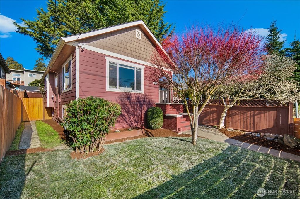 Photo of 1516 S Bennett Street, Seattle, WA 98108 (MLS # 2470981)