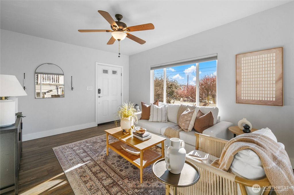 Photo of 1516 S Bennett Street, Seattle, WA 98108 (MLS # 2470981)