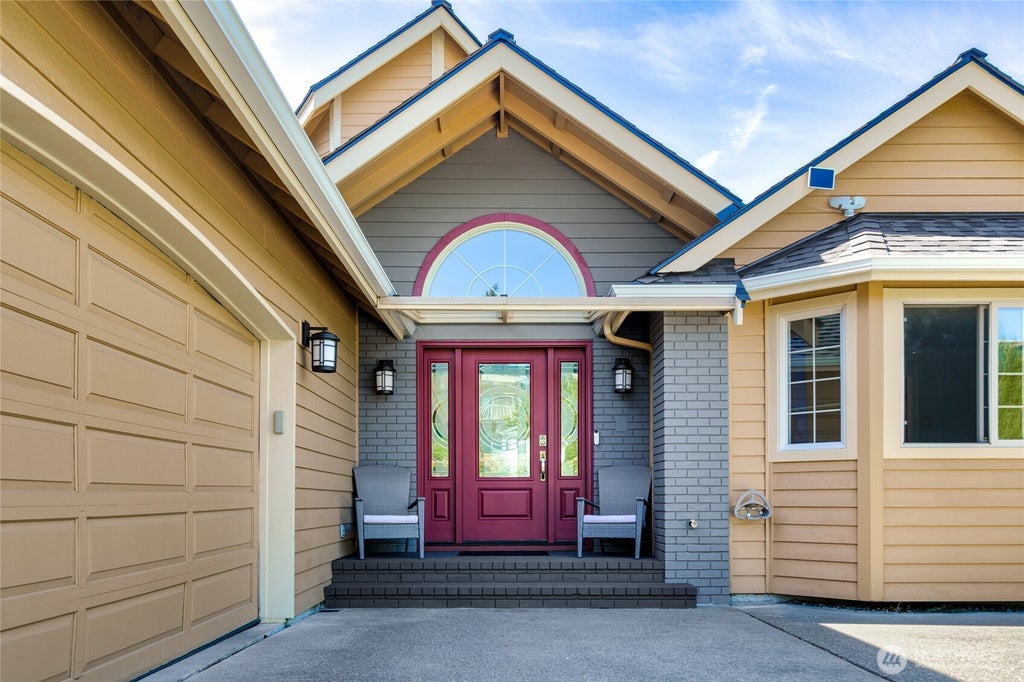 Photo of 4211 Glasgow Way, Anacortes, WA 98221 (MLS # 2535390)