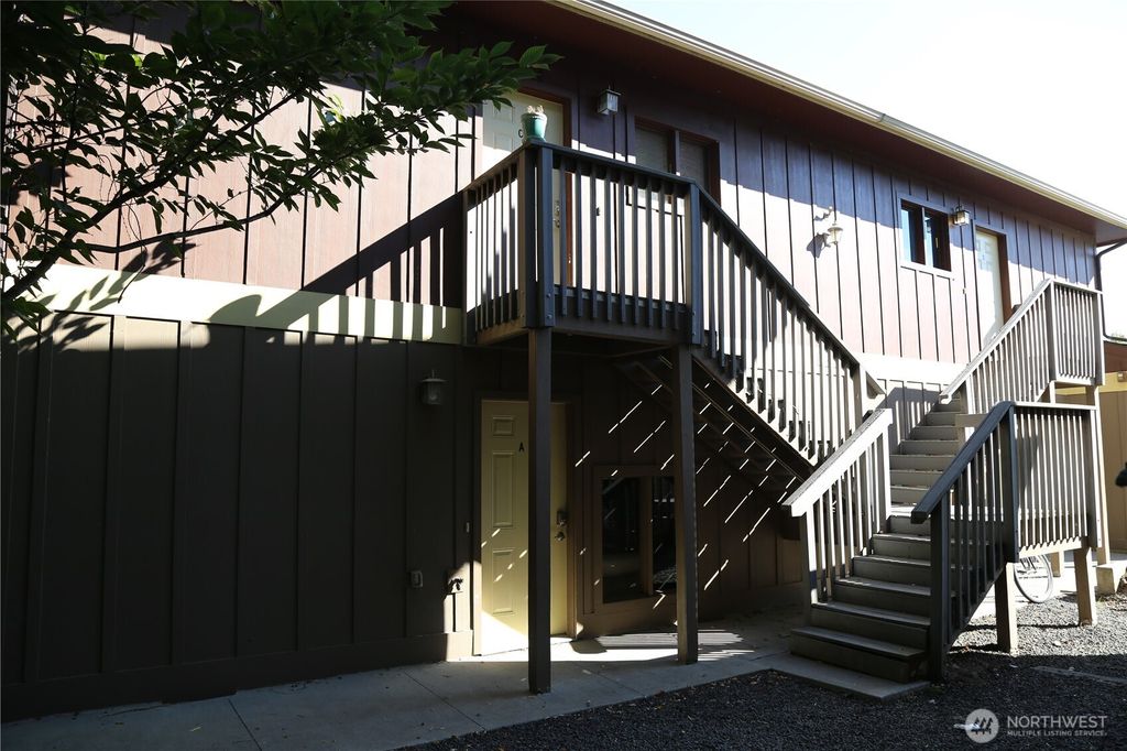 Photo of 1055 1/2 E ISAACS Avenue E #A, Walla Walla, WA 99362 (MLS # 2458489)