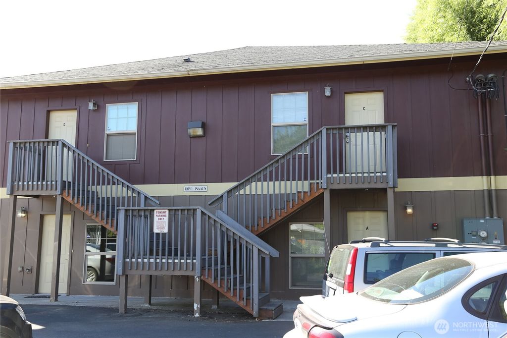 Photo of 1055 1/2 E ISAACS Avenue E #A, Walla Walla, WA 99362 (MLS # 2458489)