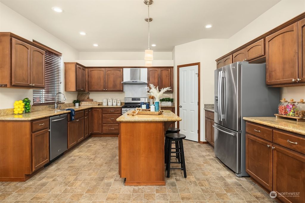 Photo of 17606 118th Avenue SE, Renton, WA 98058 (MLS # 2149146)