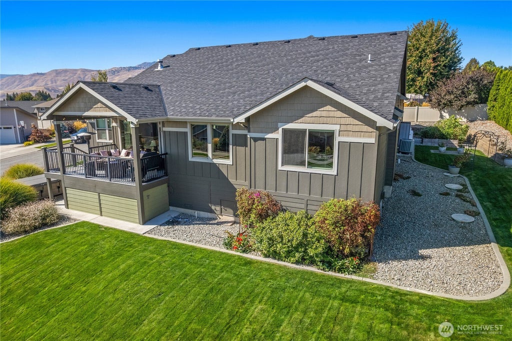Photo of 340 Laurie Drive, Wenatchee, WA 98801 (MLS # 2593724)