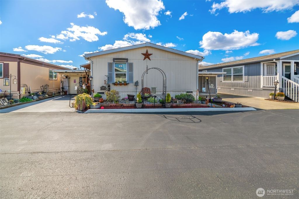 Photo of 10716 61st Street E #108, Puyallup, WA 98372 (MLS # 2498338)