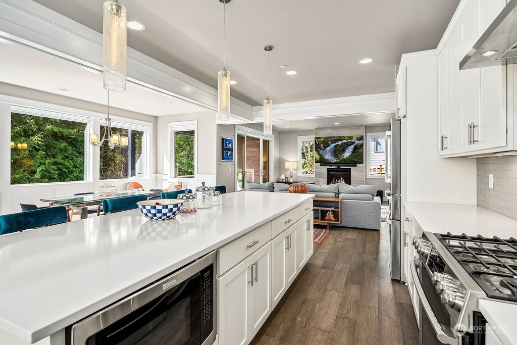 Photo of 7213 NE 118th Court, Kirkland, WA 98034 (MLS # 2056107)