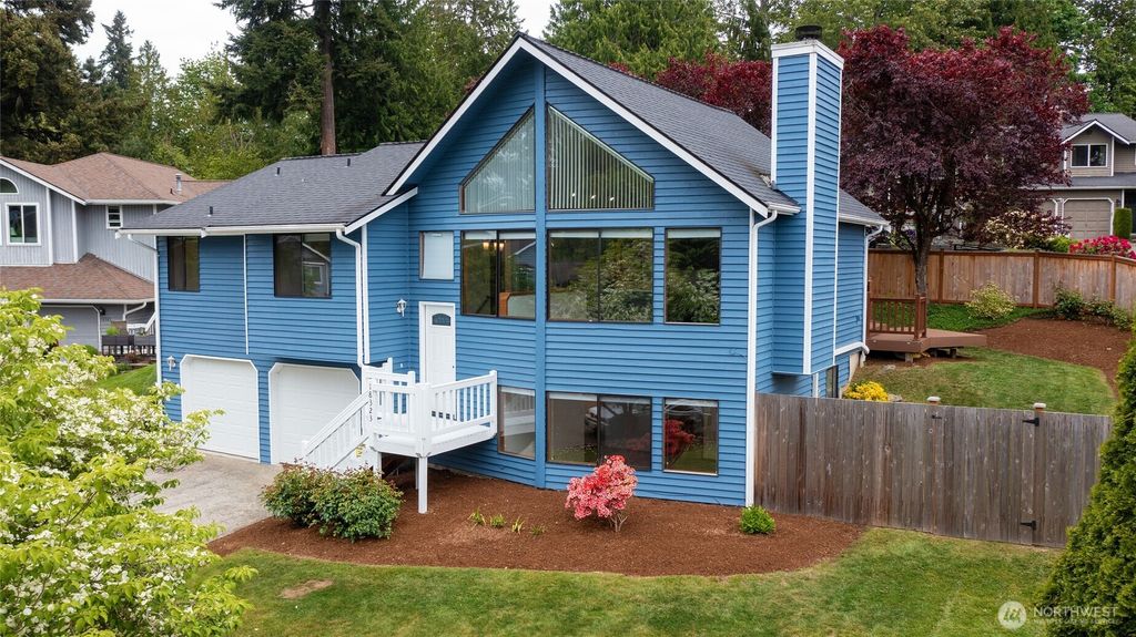 Photo of 18323 23rd Drive SE, Bothell, WA 98012 (MLS # 2373691)