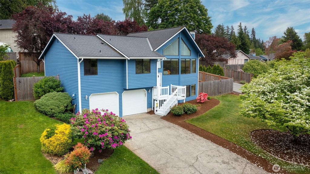 Photo of 18323 23rd Drive SE, Bothell, WA 98012 (MLS # 2373691)
