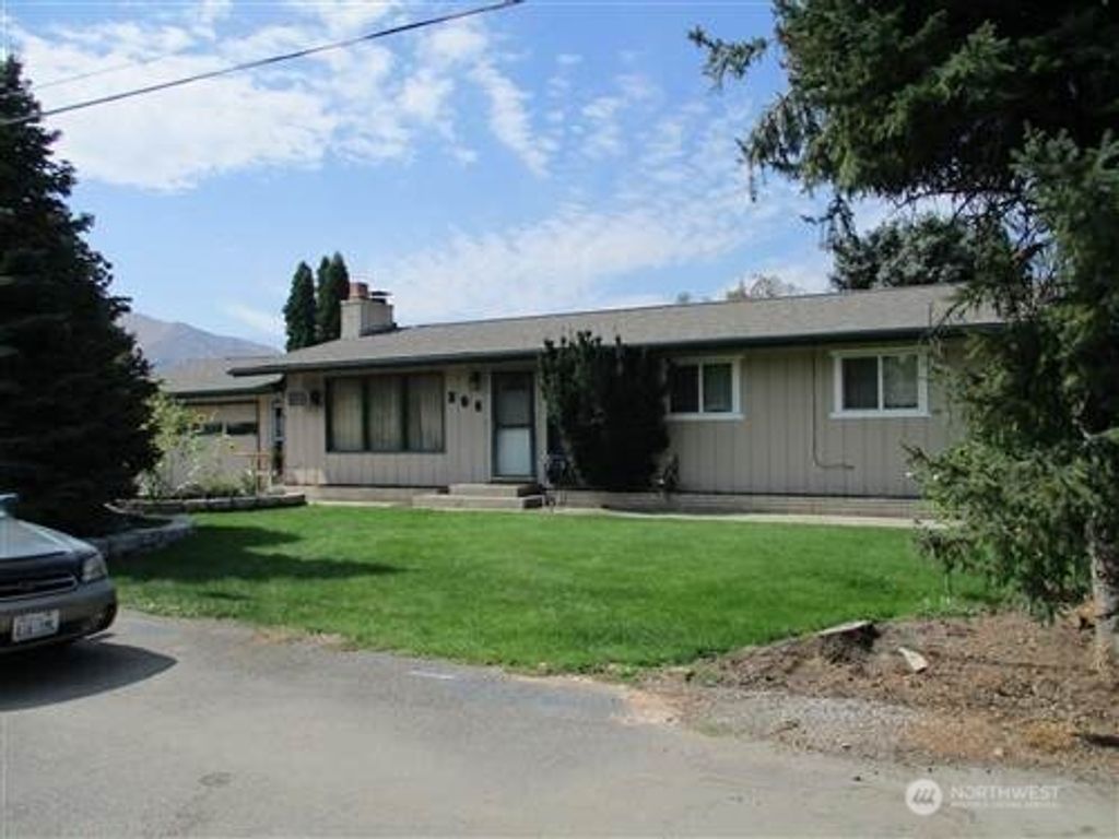Photo of 206 S Iowa Avenue, East Wenatchee, WA 98802 (MLS # 2521904)